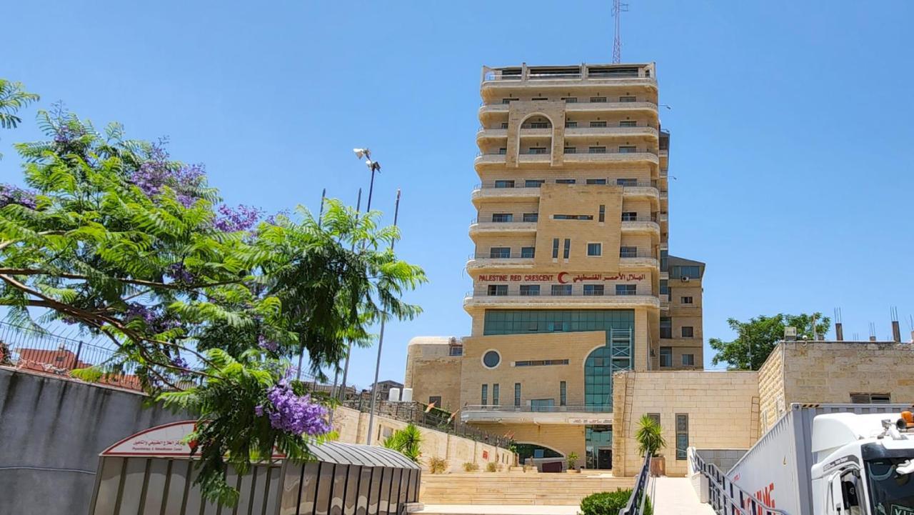 Red Crescent Guesthouse Ramallah Eksteriør bilde