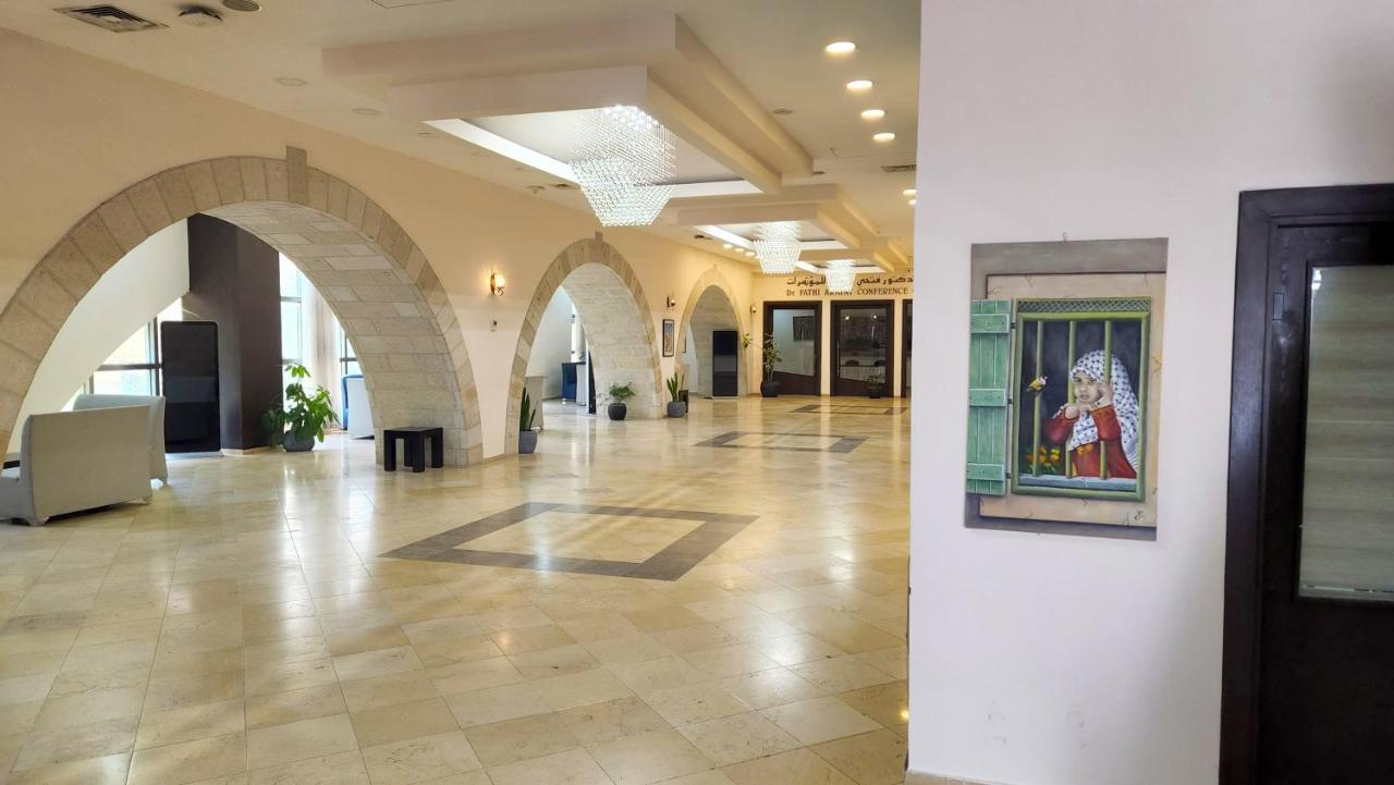 Red Crescent Guesthouse Ramallah Eksteriør bilde