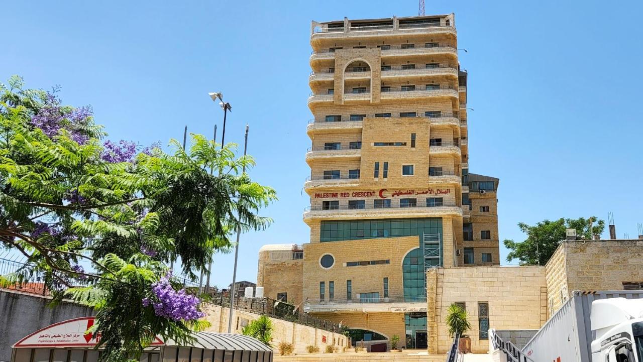 Red Crescent Guesthouse Ramallah Eksteriør bilde