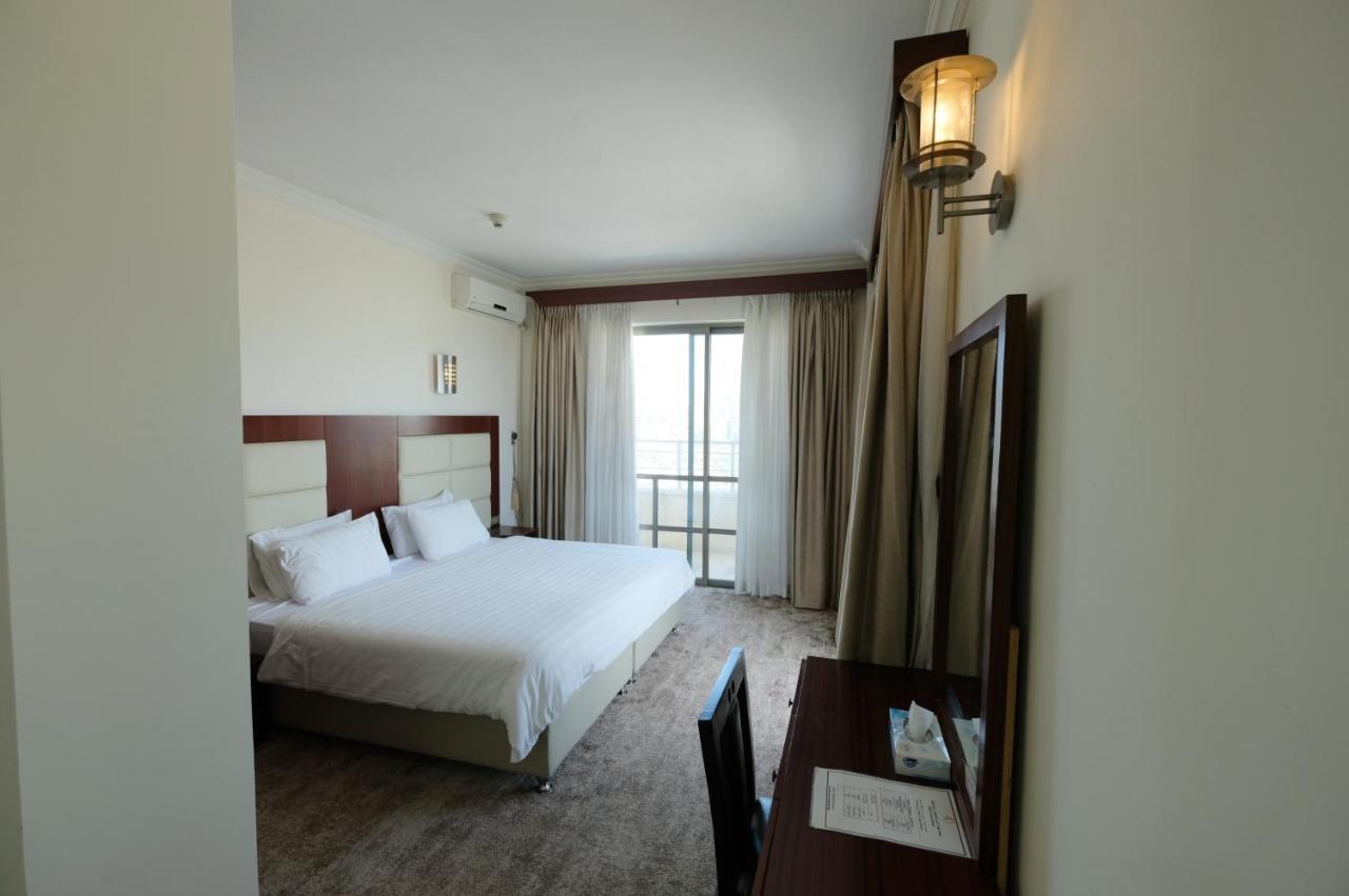 Red Crescent Guesthouse Ramallah Eksteriør bilde