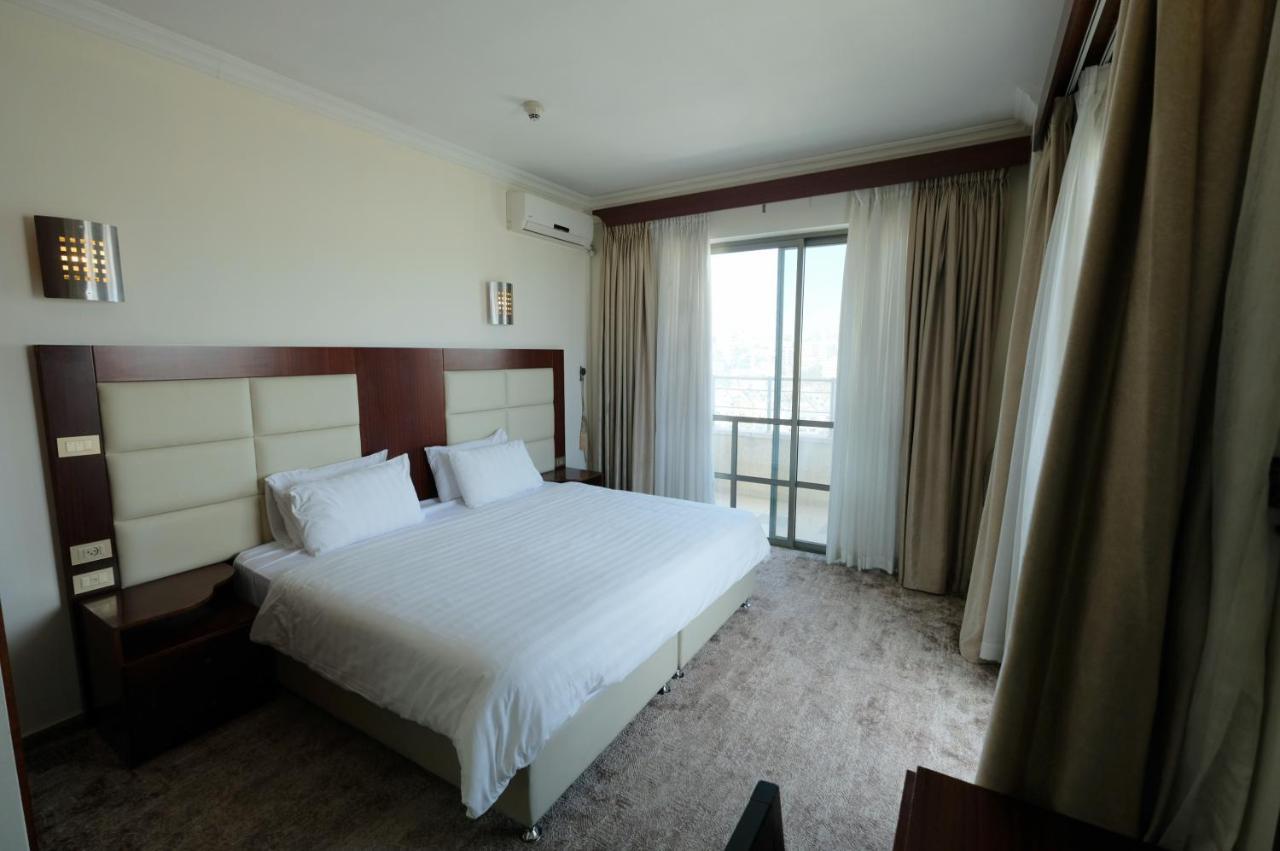 Red Crescent Guesthouse Ramallah Eksteriør bilde